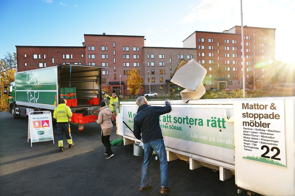 Mobil återvinningscentral, Täby Fotograf Peter Steen